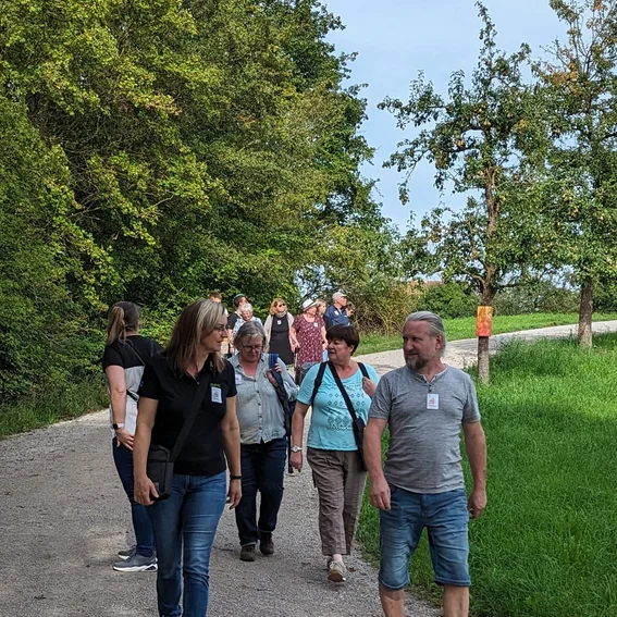 04-Führung Garten2.jpg