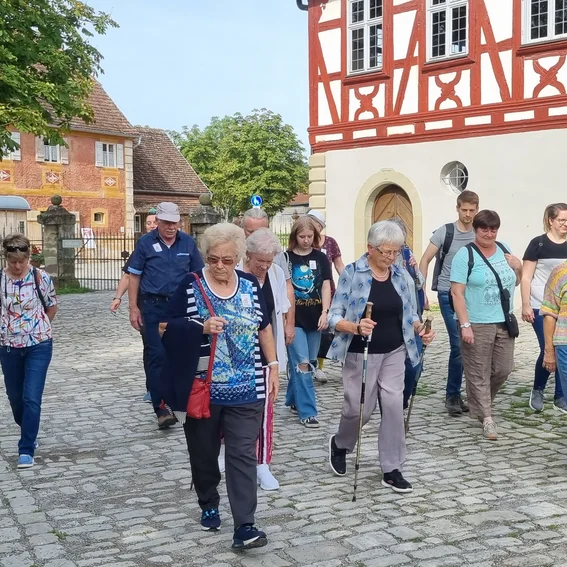 05-Führung Garten.jpg