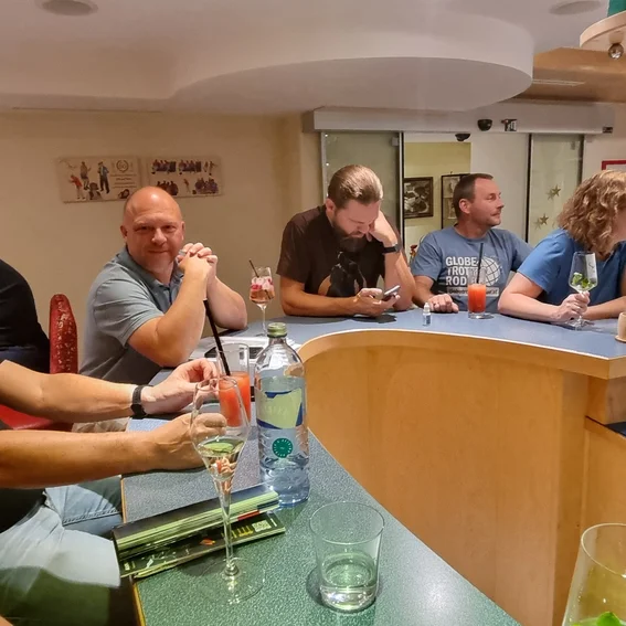 49+Hotelbar.jpg