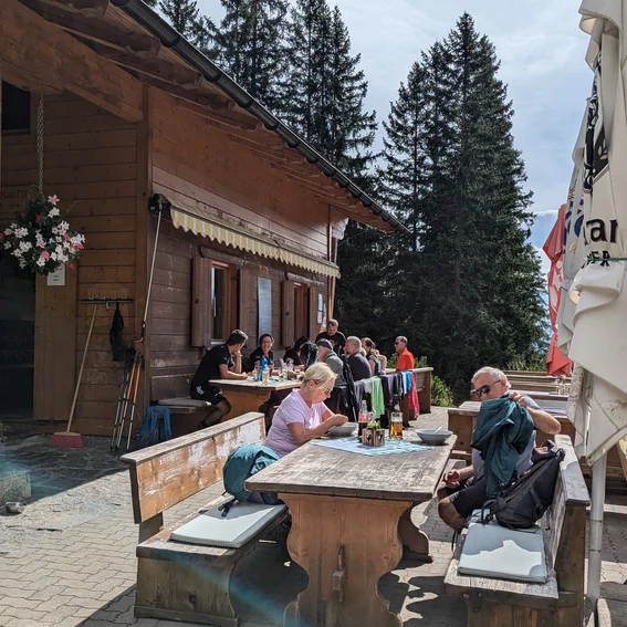 59-Ziel erreicht-Alplhütte.jpg